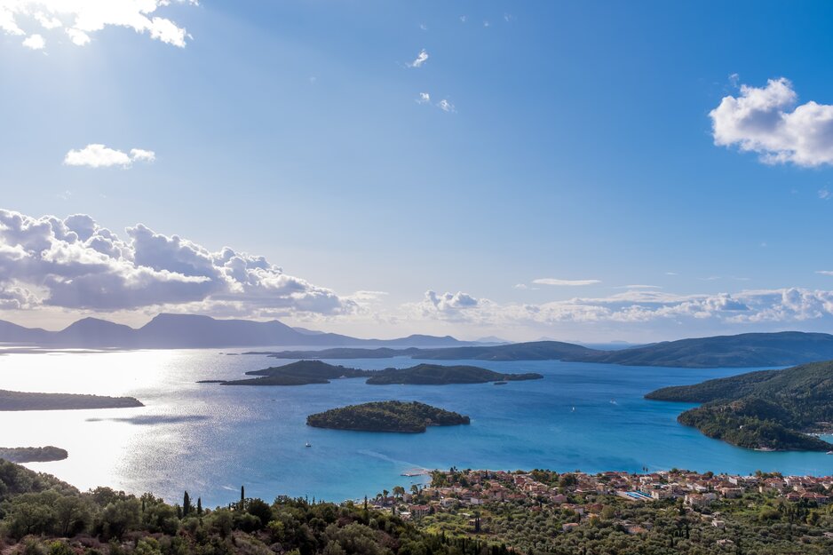 Blick auf die vorgelagerten Inseln in der Bucht von Nidri | © Envato