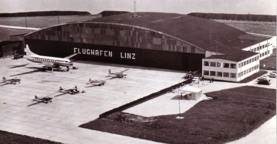 Flughafen in den Anfangsjahren auf der Militärseite