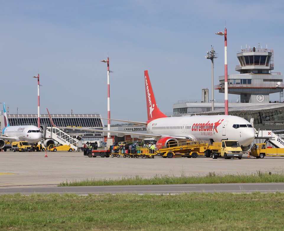 Am Vorfeld Corendon Airlines und Eurowings