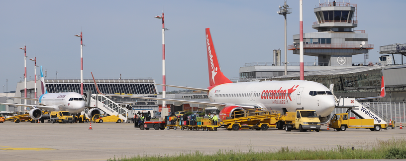 Am Vorfeld Corendon Airlines und Eurowings